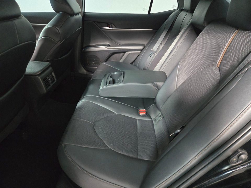 2020 Toyota Camry Hybrid XLE