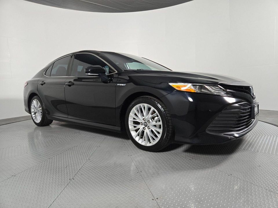 2020 Toyota Camry Hybrid XLE
