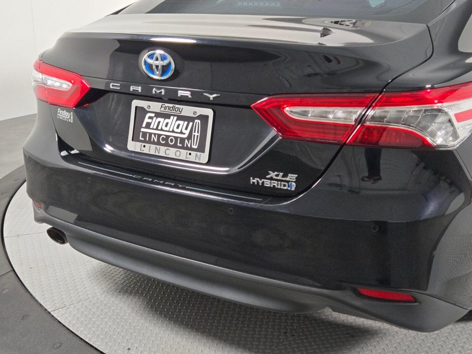 2020 Toyota Camry Hybrid XLE
