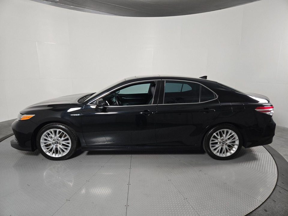 2020 Toyota Camry Hybrid XLE