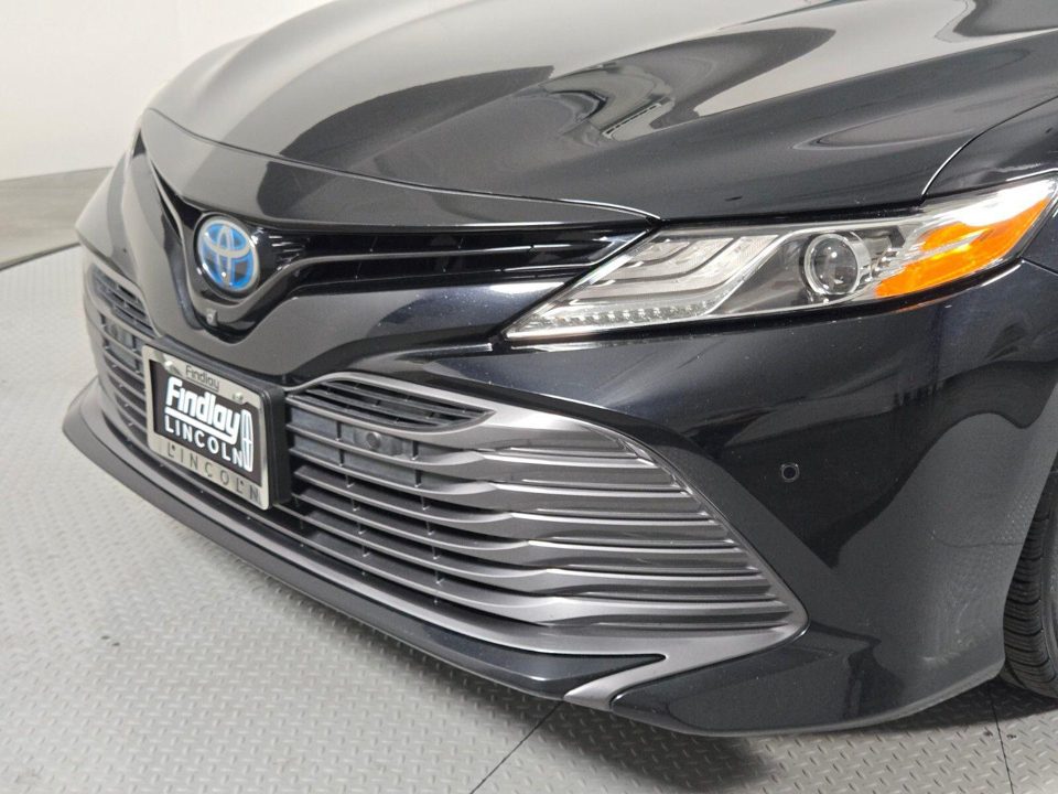 2020 Toyota Camry Hybrid XLE