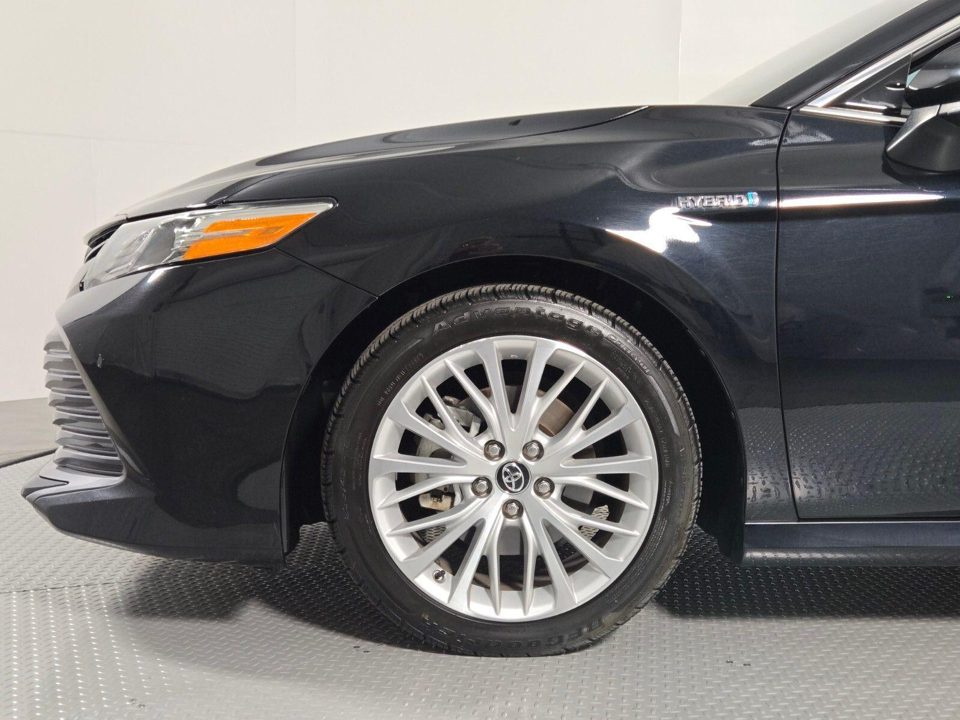 2020 Toyota Camry Hybrid XLE