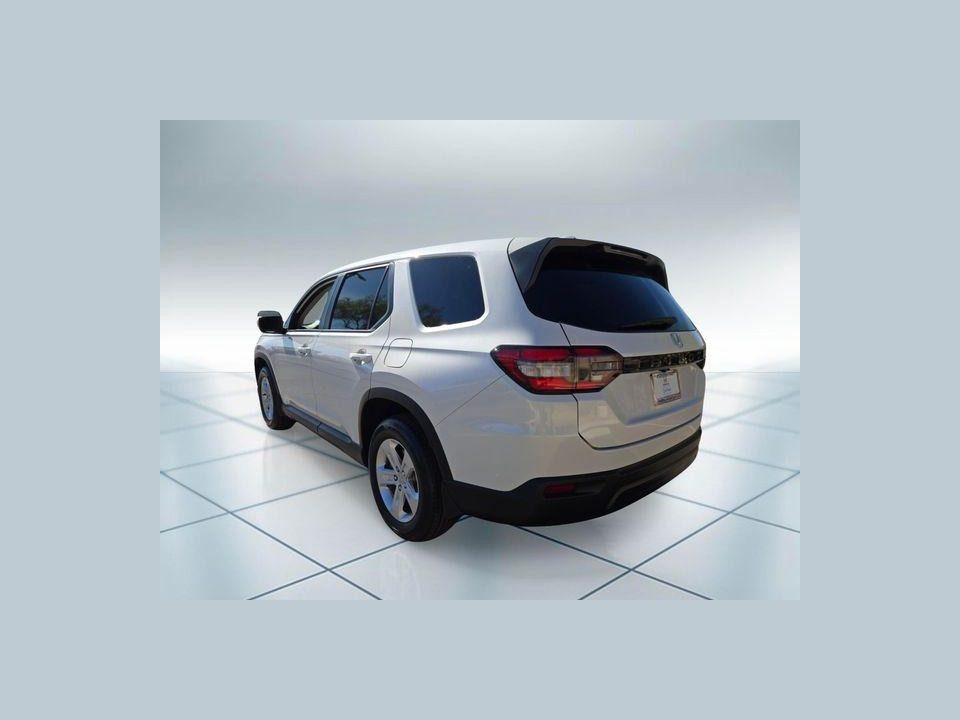 2023 Honda Pilot 2WD LX