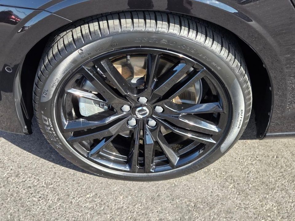 2024 Volvo S60 RECHARGE PLUG-IN HYBRID T8 Plus Black Edition