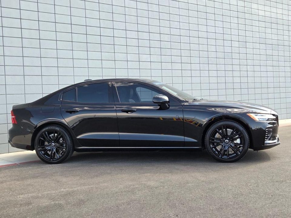2024 Volvo S60 RECHARGE PLUG-IN HYBRID T8 Plus Black Edition
