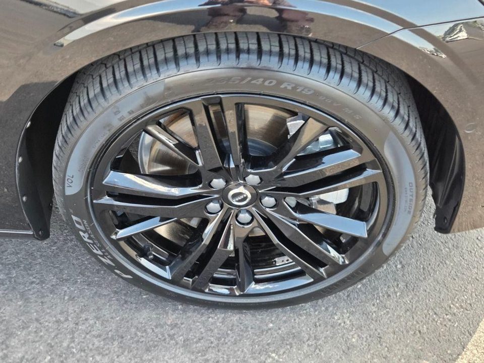 2024 Volvo S60 RECHARGE PLUG-IN HYBRID T8 Plus Black Edition