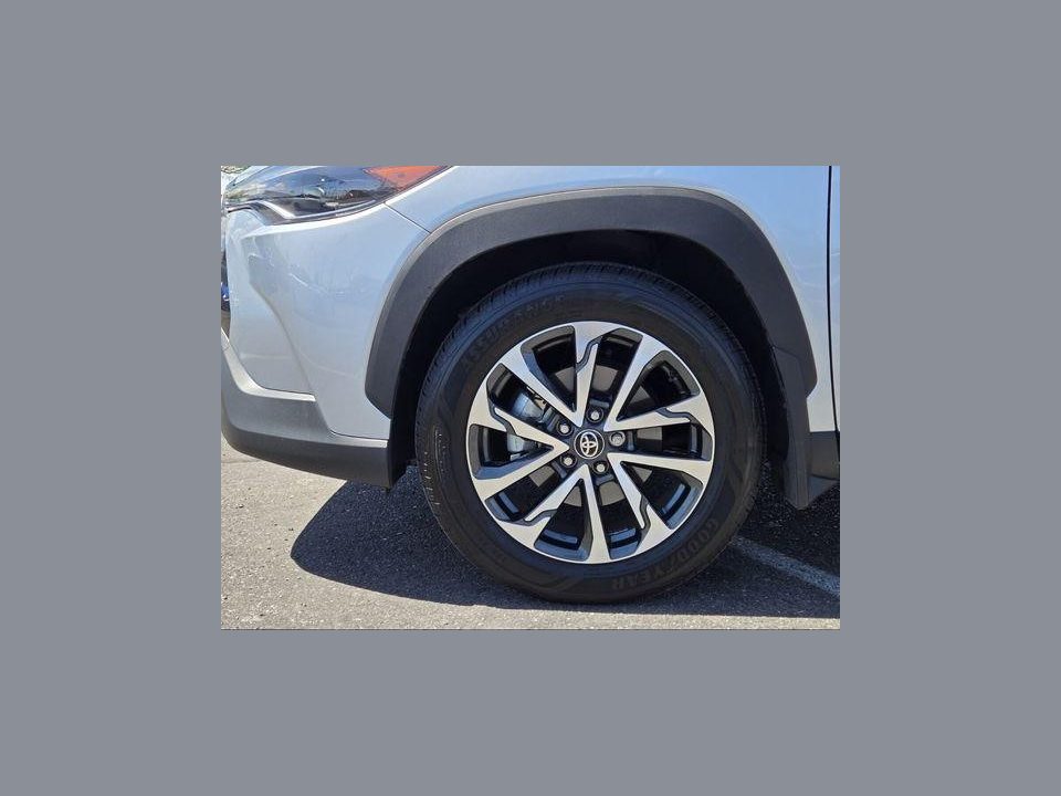 2025 Toyota Corolla Cross XLE