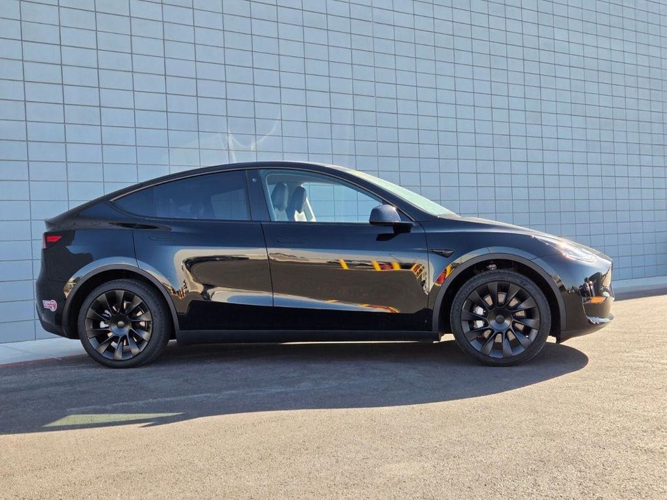2023 Tesla Model Y Long Range Dual Motor All-Wheel Drive
