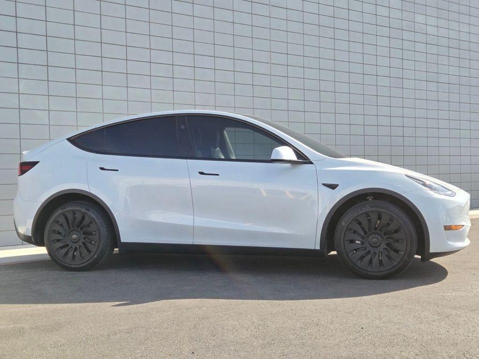 2023 Tesla Model Y Long Range Dual Motor All-Wheel Drive
