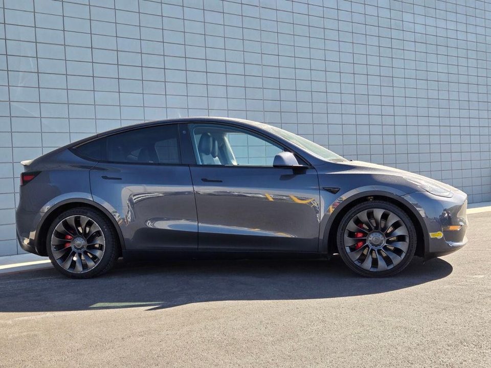 2022 Tesla Model Y Performance Dual Motor All-Wheel Drive