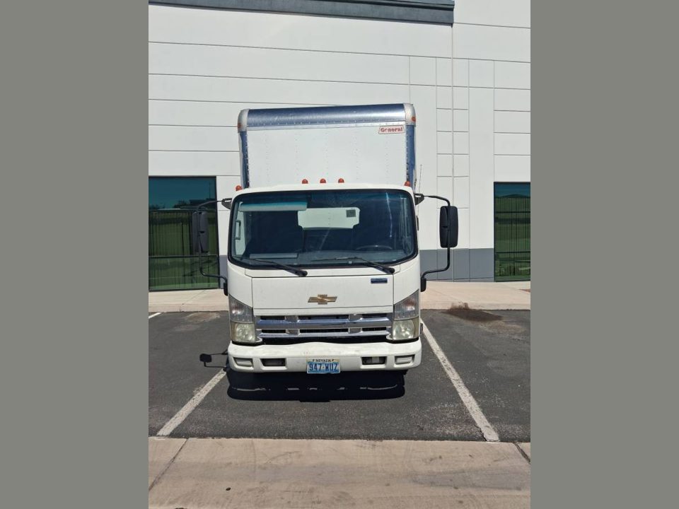 2007 Chevrolet tilt master Isuzu diesel 14 foot box runs good