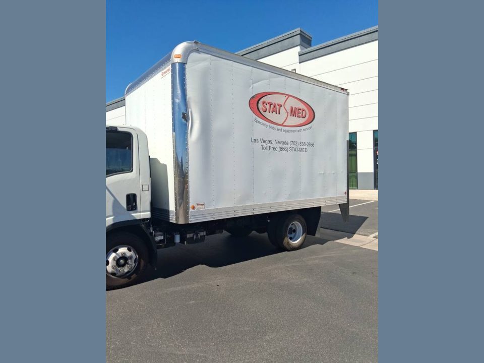 2007 Chevrolet tilt master Isuzu diesel 14 foot box runs good