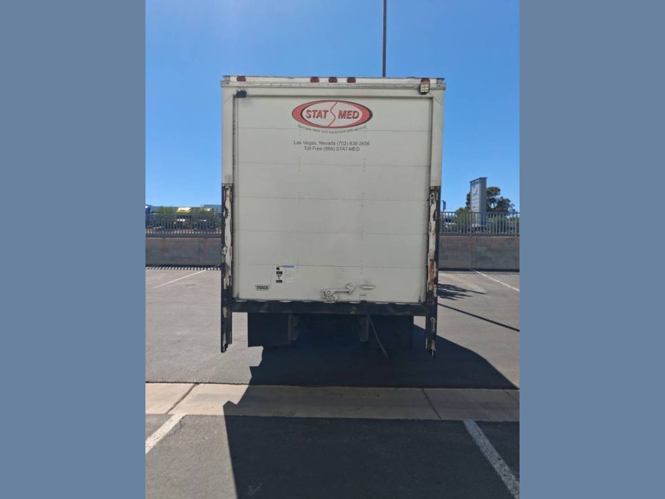 2007 Chevrolet tilt master Isuzu diesel 14 foot box runs good