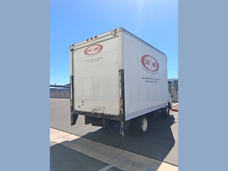 2007 Chevrolet tilt master Isuzu diesel 14 foot box runs good