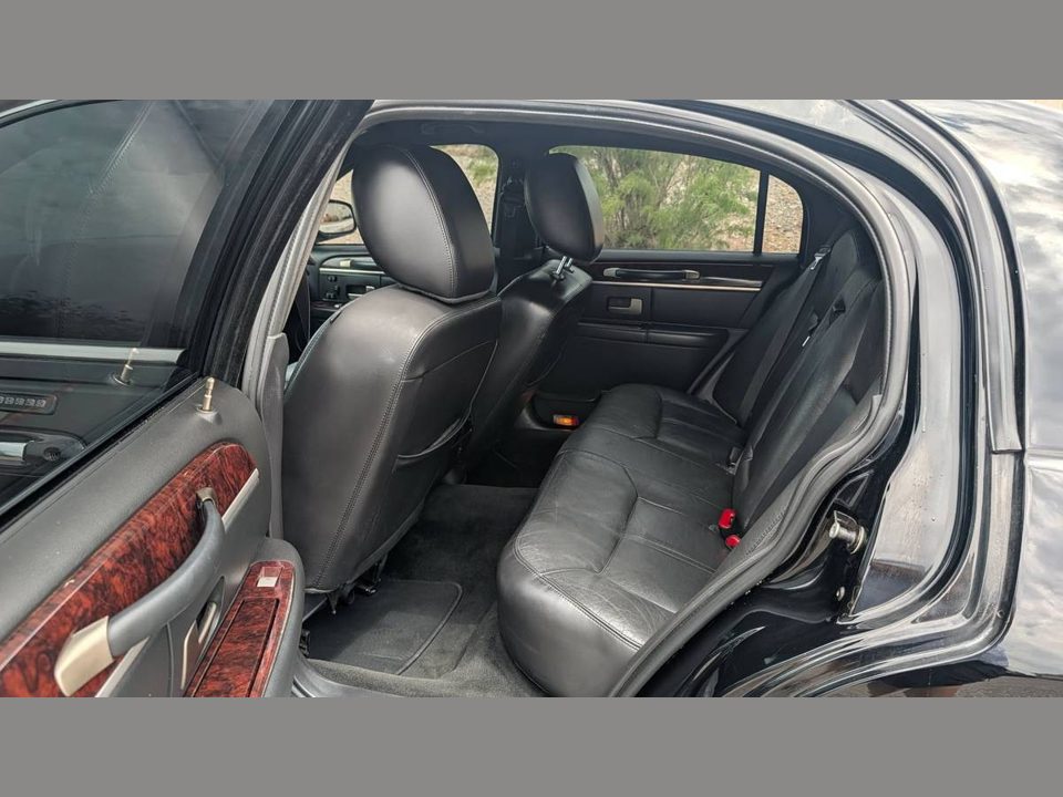 2011 Lincoln Town Car Signature Limited