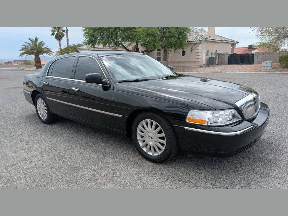 2011 Lincoln Town Car Signature Limited