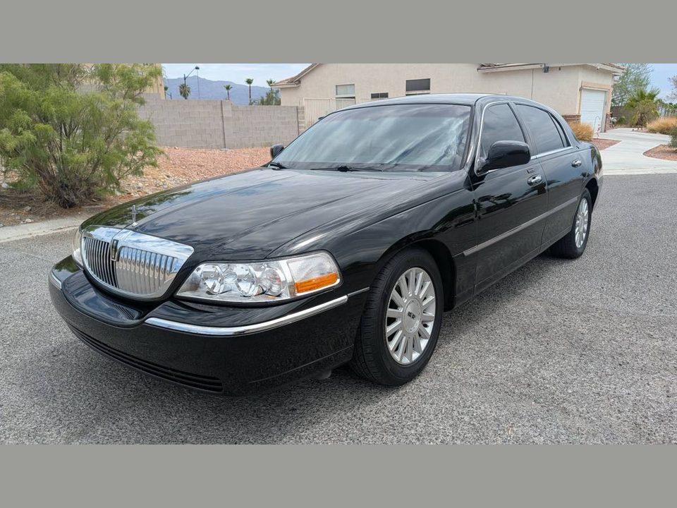 2011 Lincoln Town Car Signature Limited