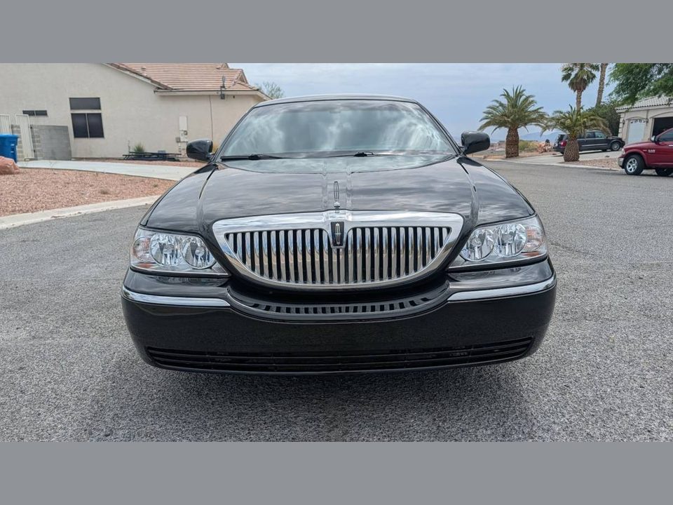 2011 Lincoln Town Car Signature Limited