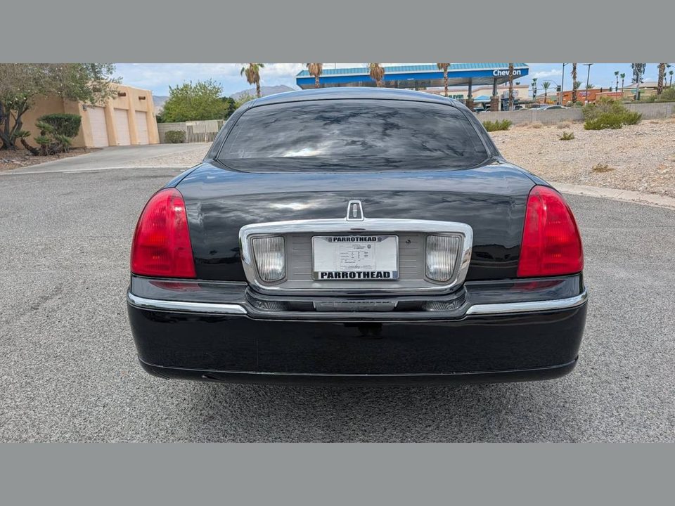 2011 Lincoln Town Car Signature Limited