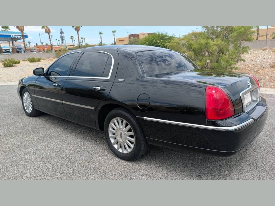 2011 Lincoln Town Car Signature Limited