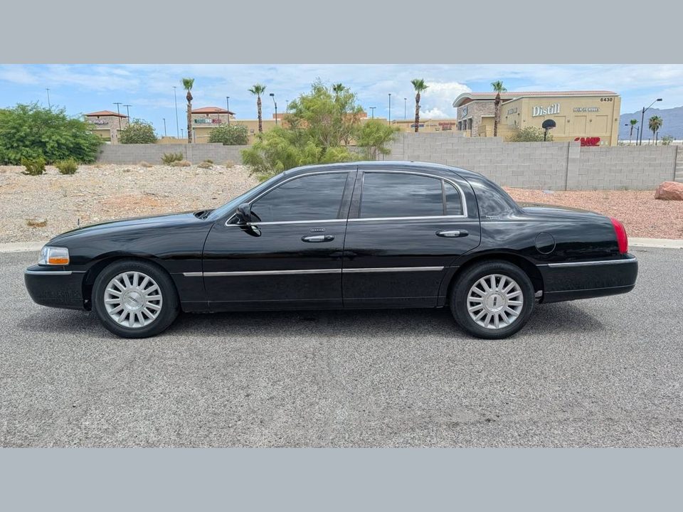 2011 Lincoln Town Car Signature Limited