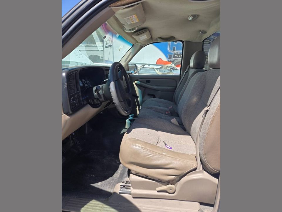 2005 Chevrolet SILVERADO UTILITY PICK UP TRUCK