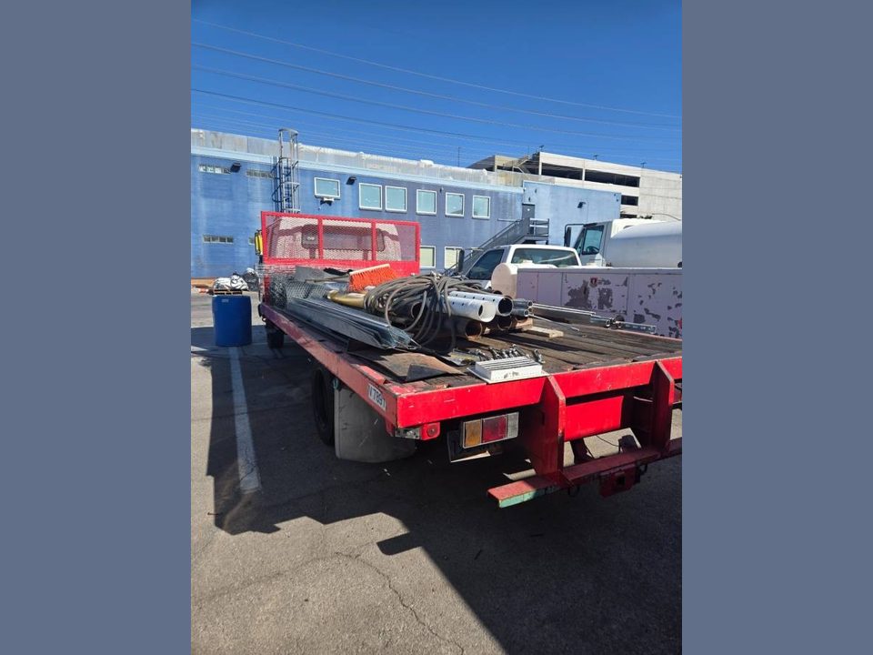 2005 Chevrolet TILT MASTER FLAT BED CREW CAB TRUCK