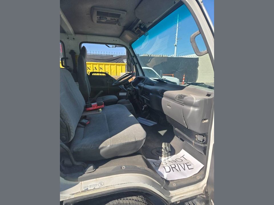 2005 Chevrolet TILT MASTER FLAT BED CREW CAB TRUCK