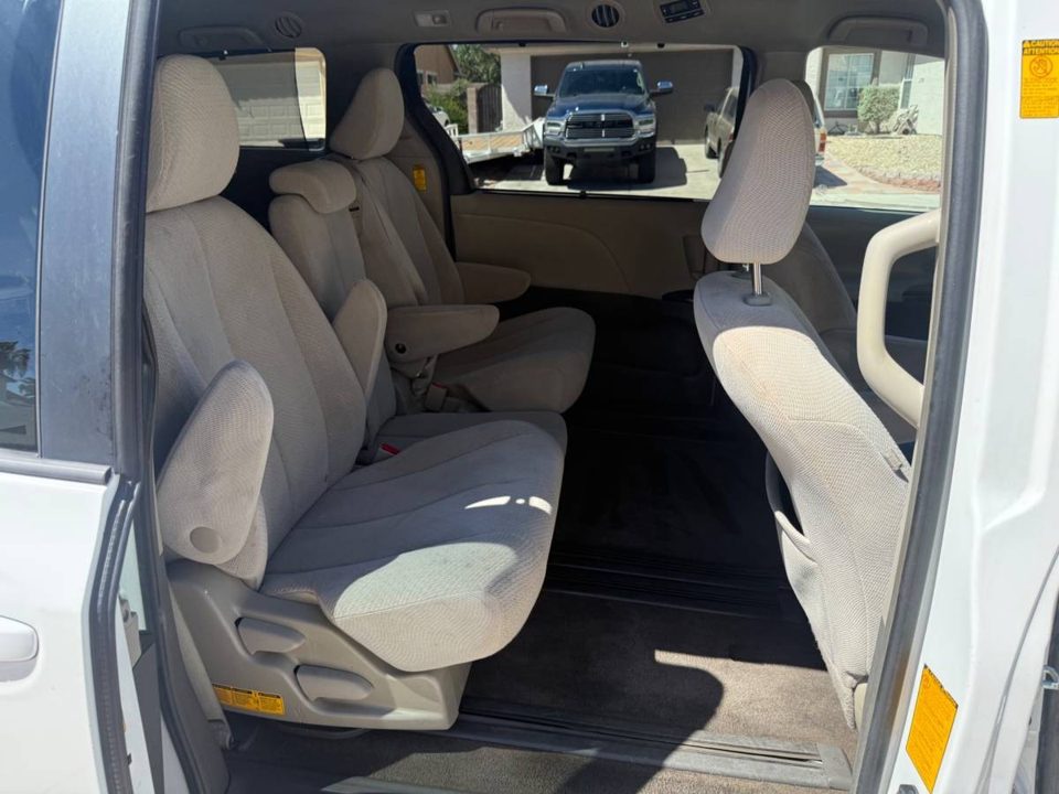 2014 Toyota SIENNA LE 3RD ROW 8 PASSENGER CLEAN NEVADA TITLE
