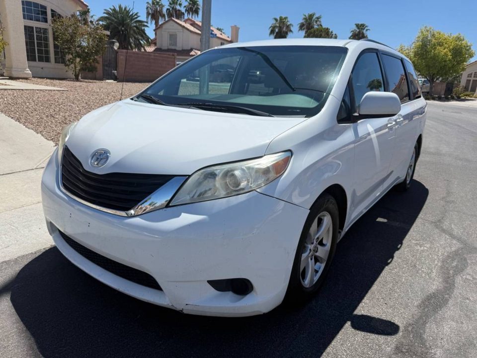 2014 Toyota SIENNA LE 3RD ROW 8 PASSENGER CLEAN NEVADA TITLE