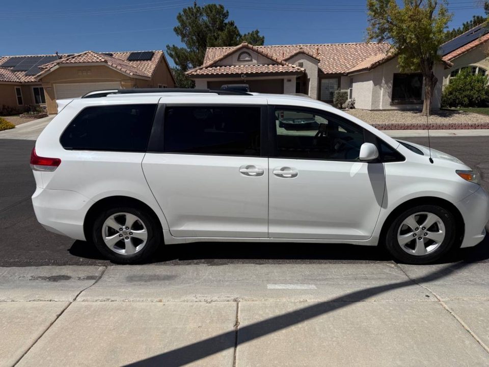 2014 Toyota SIENNA LE 3RD ROW 8 PASSENGER CLEAN NEVADA TITLE