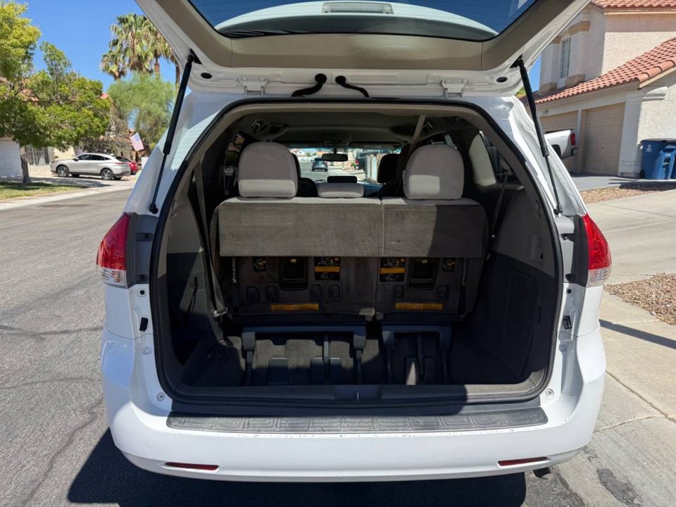 2014 Toyota SIENNA LE 3RD ROW 8 PASSENGER CLEAN NEVADA TITLE