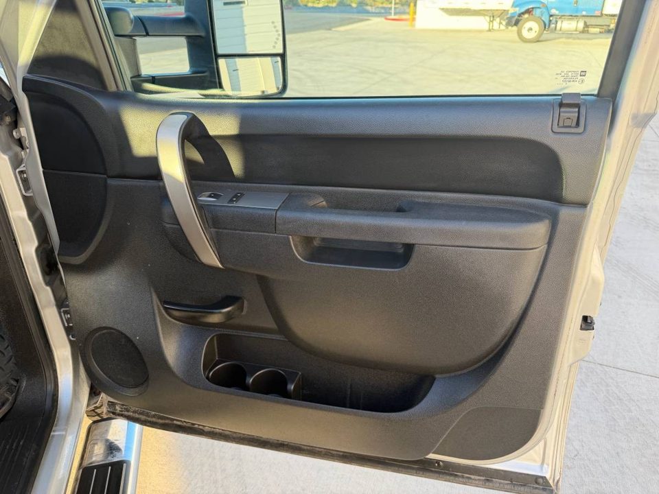 2013 Chevrolet 2500HD 4X4 Crewcab Pickup Truck