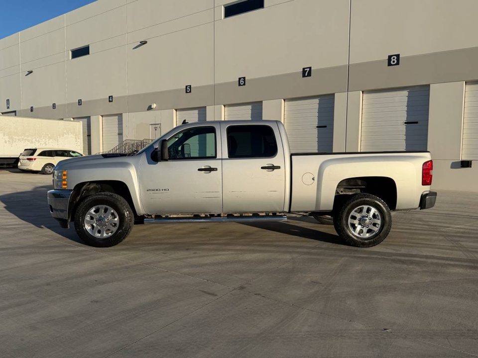 2013 Chevrolet 2500HD 4X4 Crewcab Pickup Truck