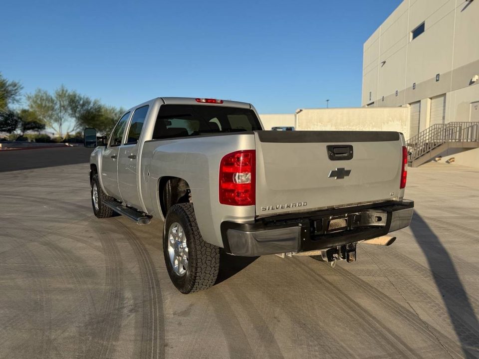 2013 Chevrolet 2500HD 4X4 Crewcab Pickup Truck
