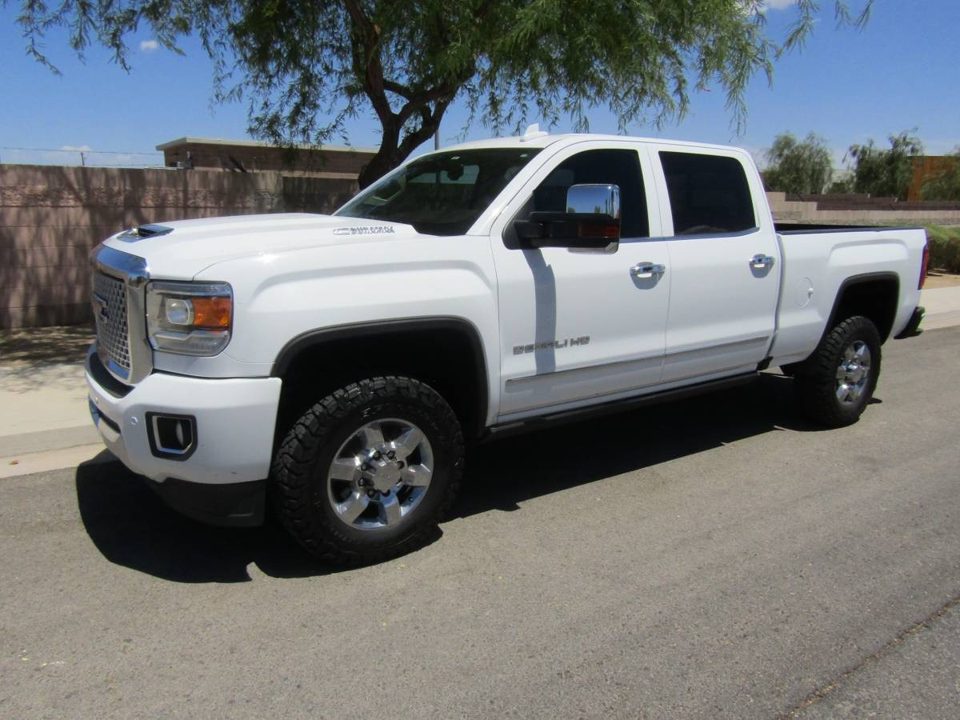 2017 GMC Sierra 3500HD Denali 4x4 Crew Cab Duramax Diesel CLEAN