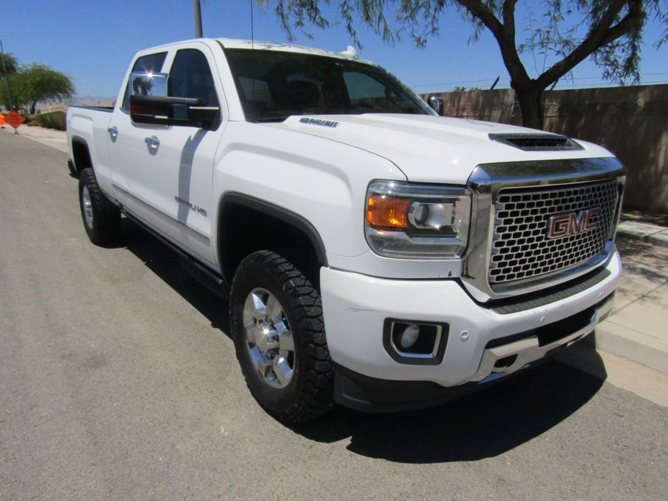 2017 GMC Sierra 3500HD Denali 4x4 Crew Cab Duramax Diesel CLEAN