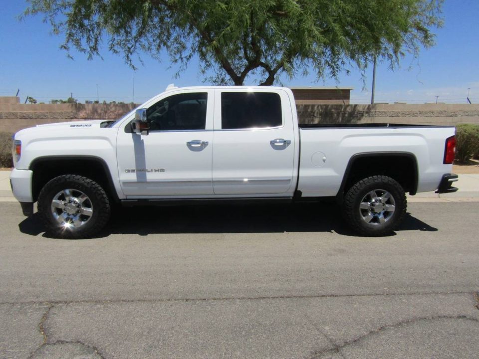 2017 GMC Sierra 3500HD Denali 4x4 Crew Cab Duramax Diesel CLEAN
