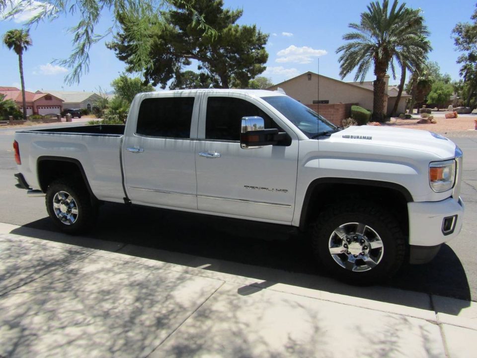 2017 GMC Sierra 3500HD Denali 4x4 Crew Cab Duramax Diesel CLEAN