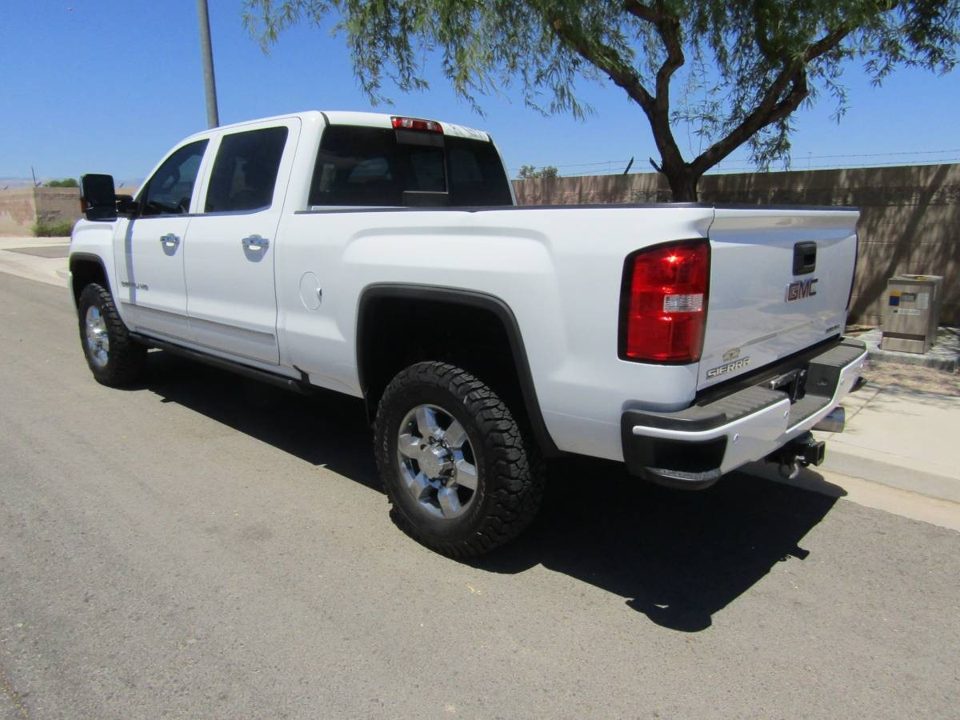 2017 GMC Sierra 3500HD Denali 4x4 Crew Cab Duramax Diesel CLEAN