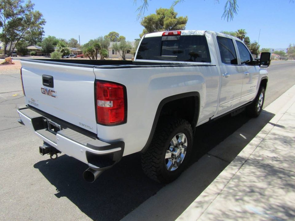 2017 GMC Sierra 3500HD Denali 4x4 Crew Cab Duramax Diesel CLEAN