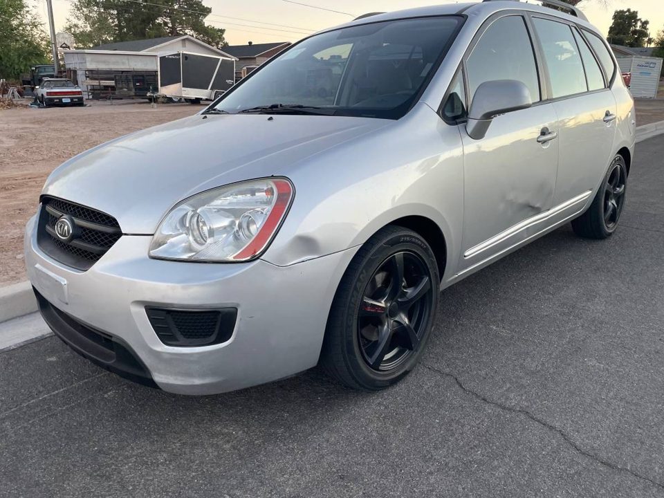 2009 Kia RONDO LX. 4 CYL AUTOMATIC