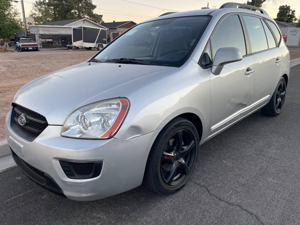 2009 Kia RONDO LX. 4 CYL AUTOMATIC