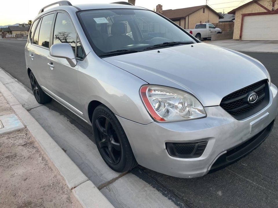 2009 Kia RONDO LX. 4 CYL AUTOMATIC