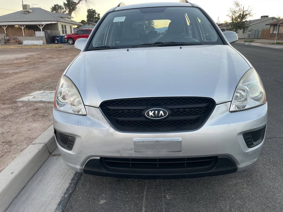 2009 Kia RONDO LX. 4 CYL AUTOMATIC