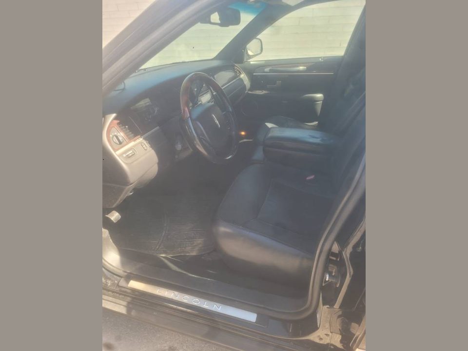 2008 Lincoln Town Car