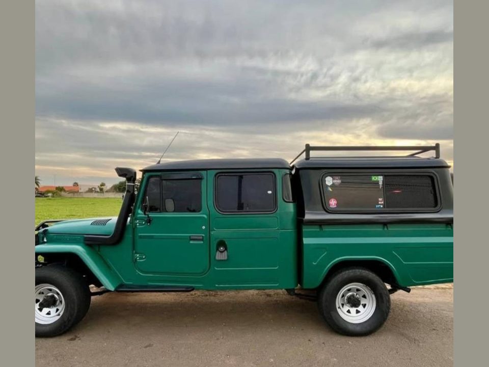 1994 Toyota FJ43 Crew Cab Pick Up 4x4 Camper Air conditioning**