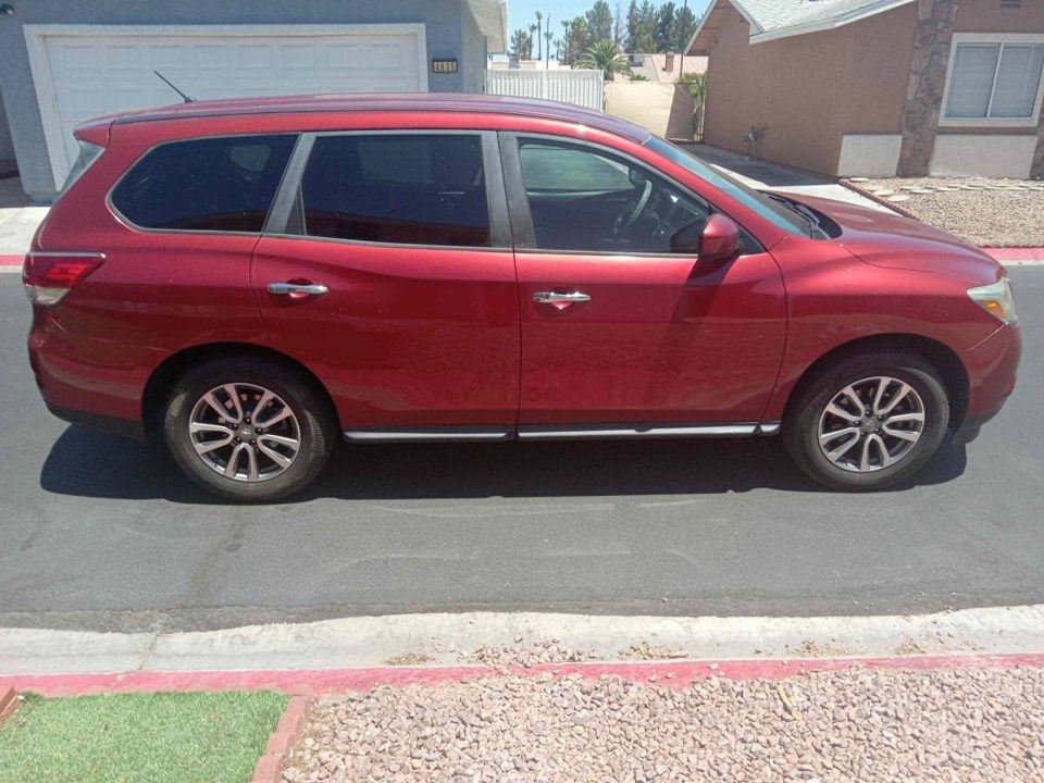 2013 Nissan pathfinder se 7 seats