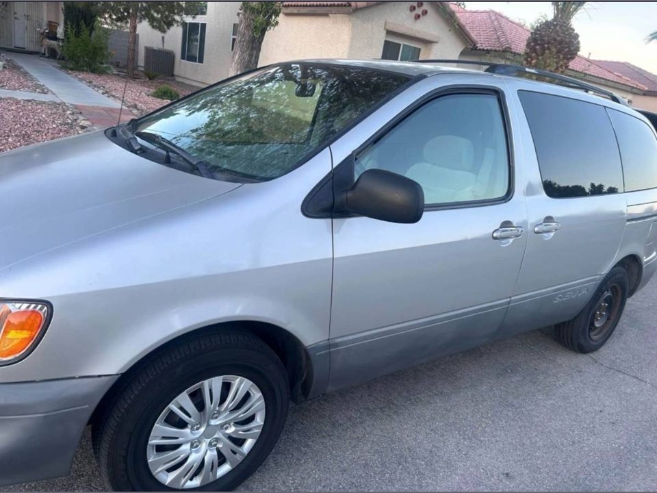 2003 Toyota Sienne CE Minivan