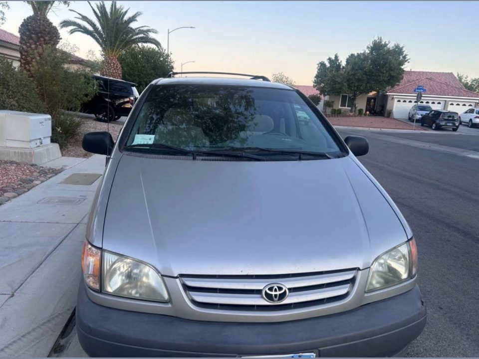 2003 Toyota Sienne CE Minivan